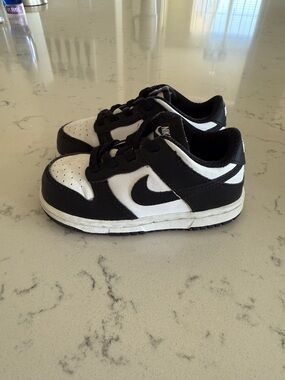 Nike Toddler Dunk Low Black and White Sneakers 8C